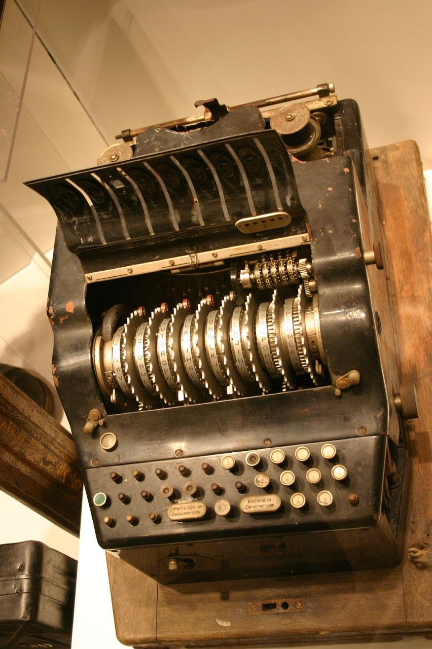 Enigma-8-rotor.jpg